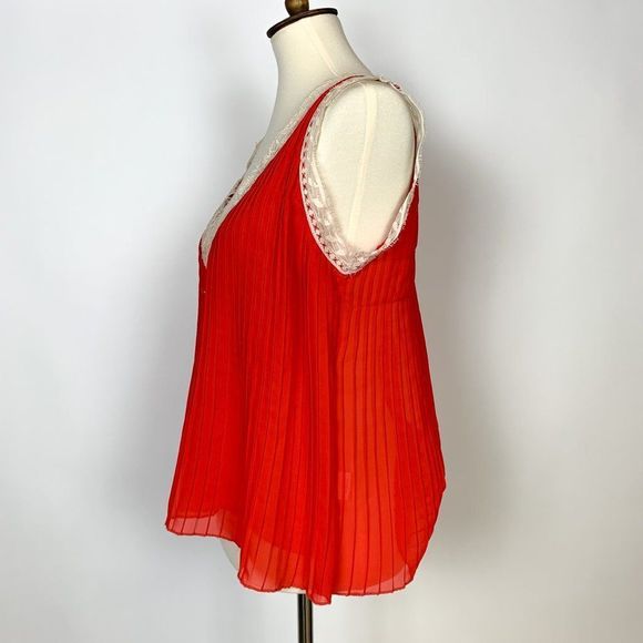 Romeo + Juliet Red Silky Pleated Lace Embellished Sleeveless Blouse - Picture 3 of 7